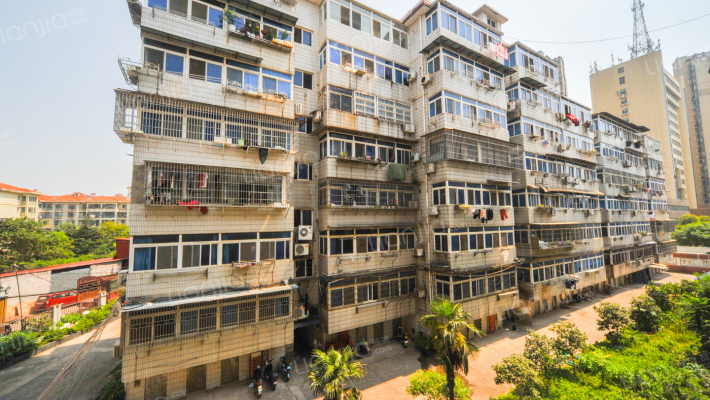 青云水厂宿舍外景图