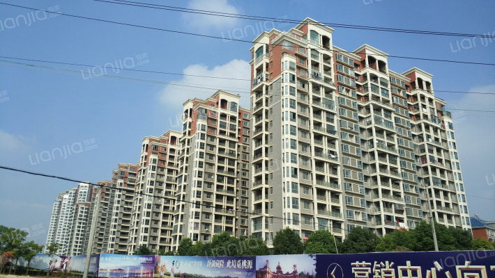 新慧御湖城外景图