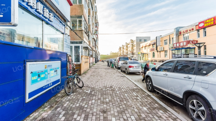 林大家属楼外景图
