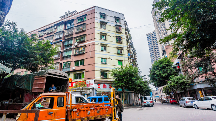 皮鞋城南二街94号外景图