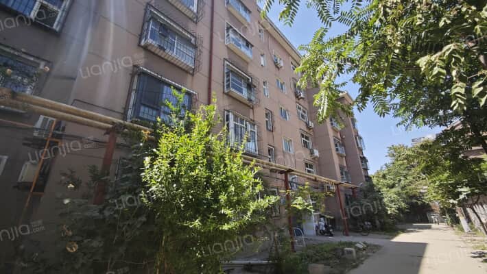 经贸大学东苑住宅楼外景图