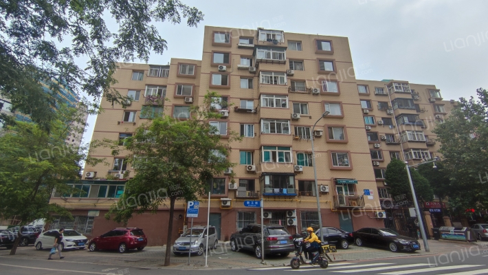 职工街（三八广场）外景图