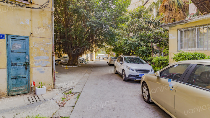 铁二小区外景图