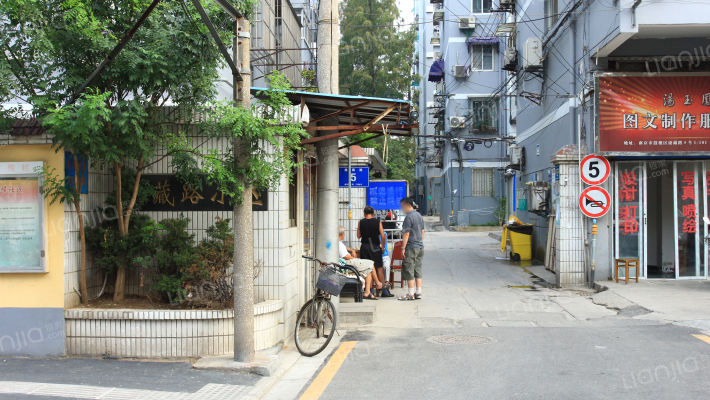 康藏路小区外景图