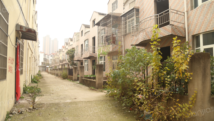 隐秀山谷外景图