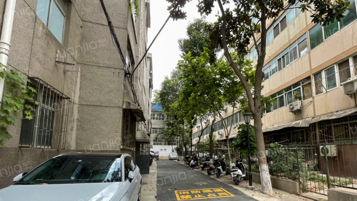 兵工雁塔中路家属院外景图