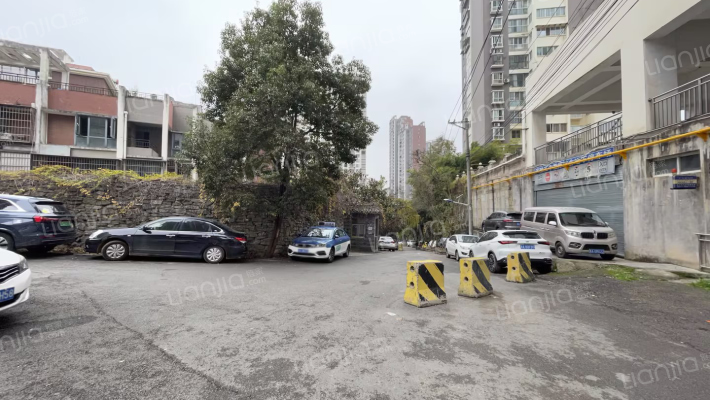 教师住宅楼外景图