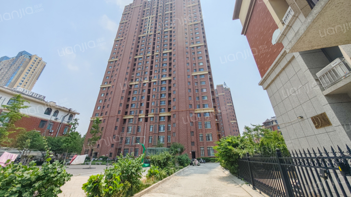 齐鲁涧桥维多利亚商业广场外景图