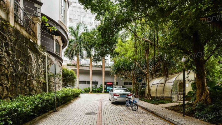 润唐山庄外景图