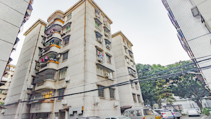 洪家基正街外景图