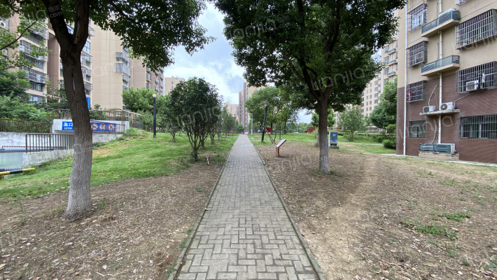 滨河小区外景图