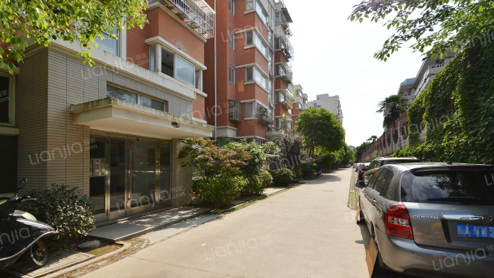 雨东机电花园外景图