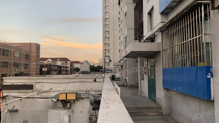 贻成大厦外景图