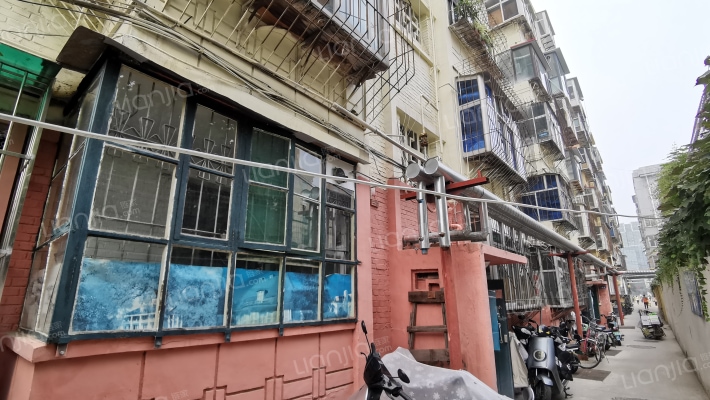 铁3中宿舍外景图