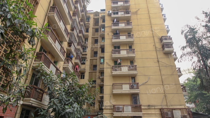 中亚大厦外景图