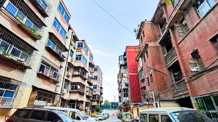 紫荆山路122号院外景图