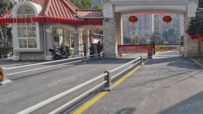 利通出水芙蓉外景图