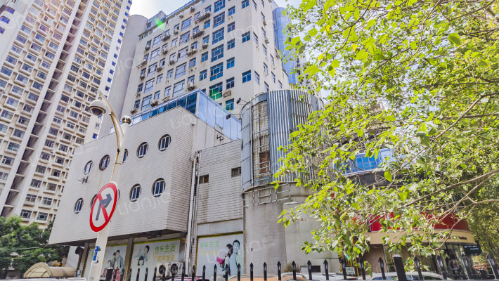 鸿运大厦外景图