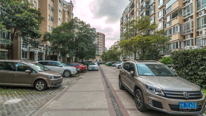 上海上海春城房价怎么样上海春城房源户型图小区车位交通地址详情分析