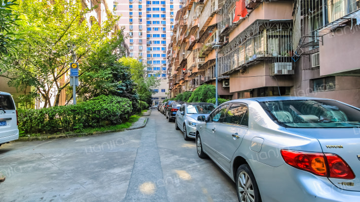 槐树公寓外景图