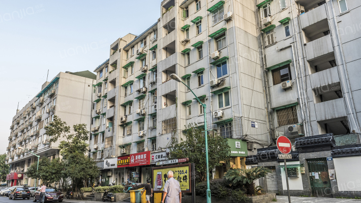 潮鸣寺巷外景图