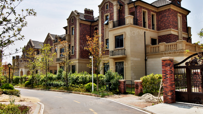 保利半山国际兰乔圣菲外景图