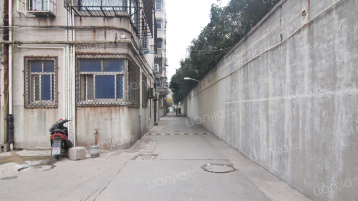 郑汴路银行家属院外景图