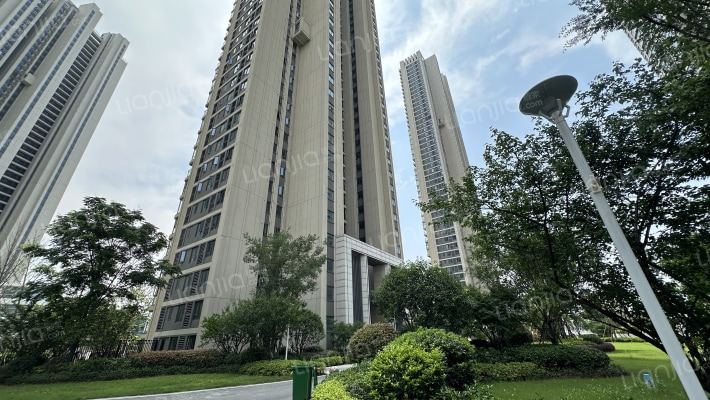 地铁时代云上城外景图