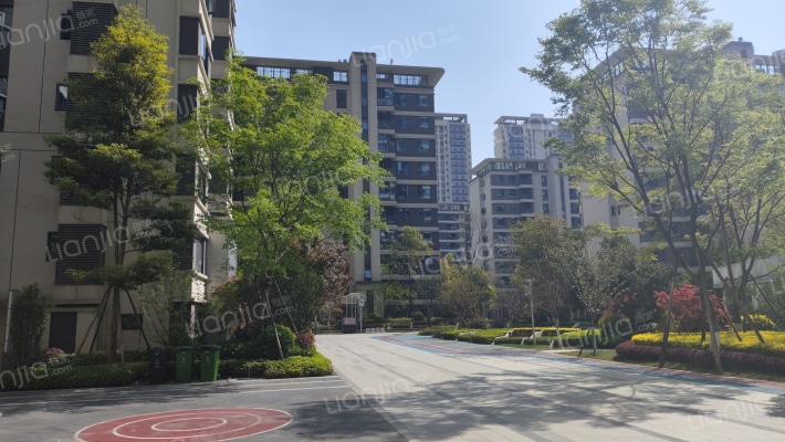 隆腾公园城外景图