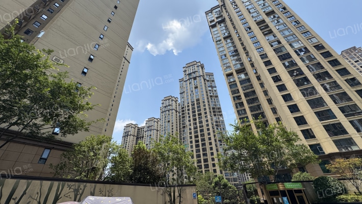 鸿海·公园里外景图