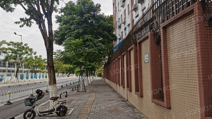 广州市花都区秀全中学宿舍外景图