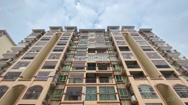 水月山畔外景图