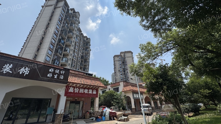 裕田奥莱小镇外景图