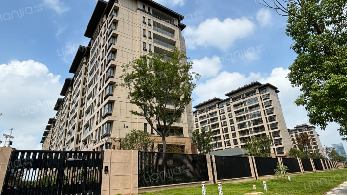 阳光锦上外景图