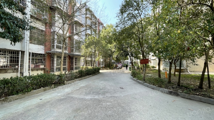 领秀湖城外景图