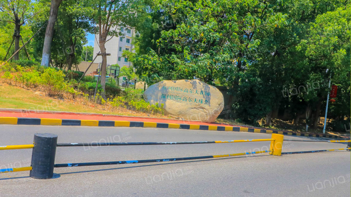 保利国际高尔夫花园塞纳河畔外景图