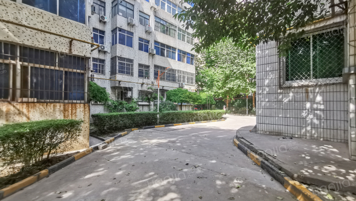 西安工程技师学院家属院外景图