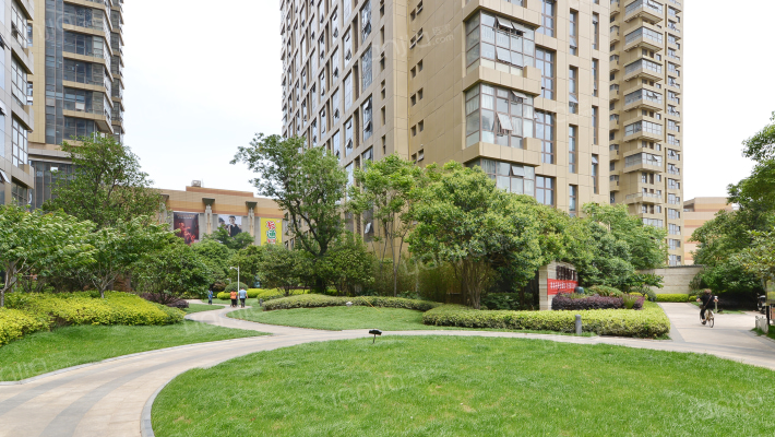 德盈国际广场外景图