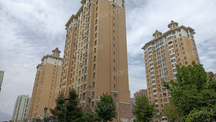 金湾山城外景图