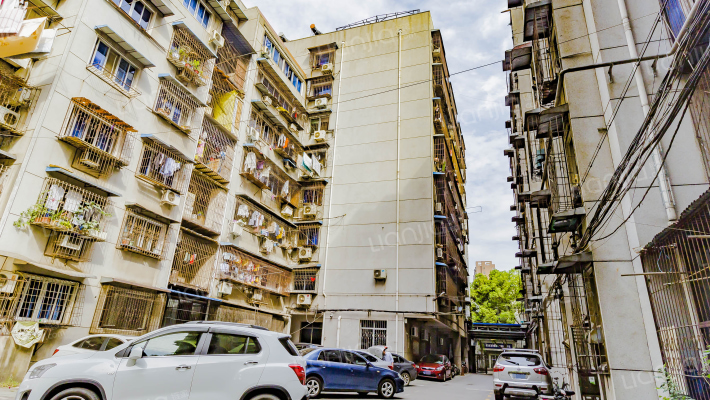 法院宿舍外景图