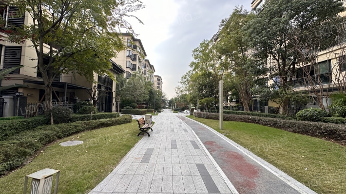 滨江春城溪岸外景图