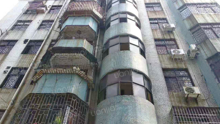 平地教师楼外景图