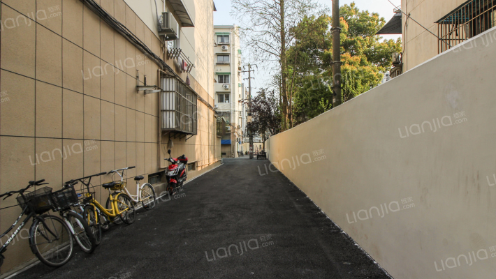 华严路68弄外景图