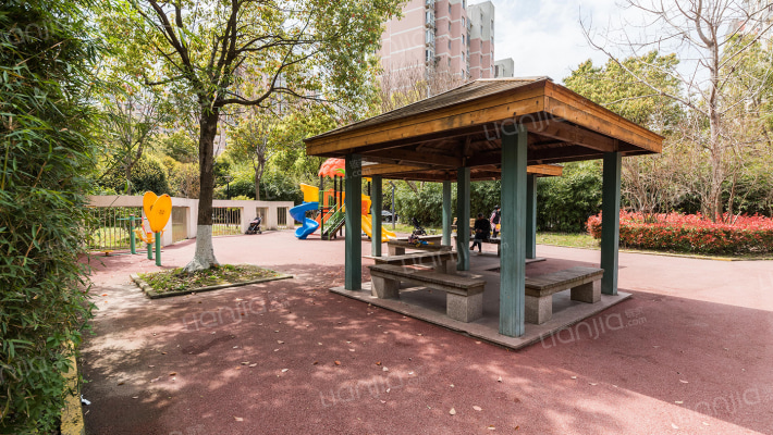 爱博二村外景图