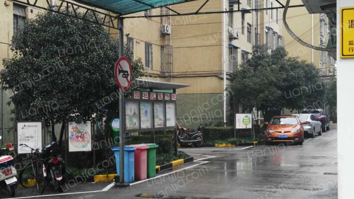 德华三村外景图