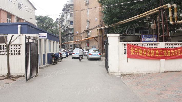 卫安中里外景图