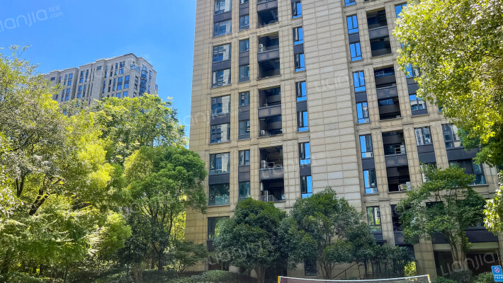 中国铁建国际城外景图