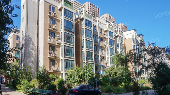 风和日丽小区外景图