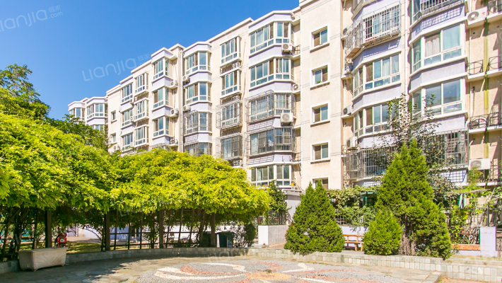 灵秀山庄外景图