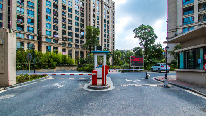 绿地新里米兰公寓外景图